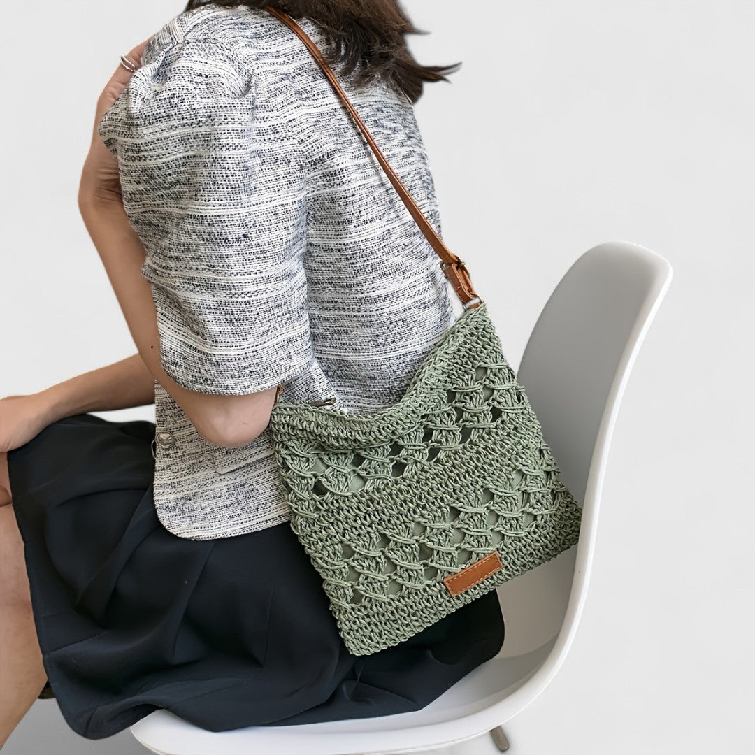 Sola - Torebka na ramię z szydełkowym wzorem