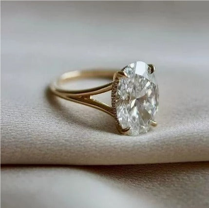 Złoty pierścionek owalny z zielonym kryształem w stylu vintage