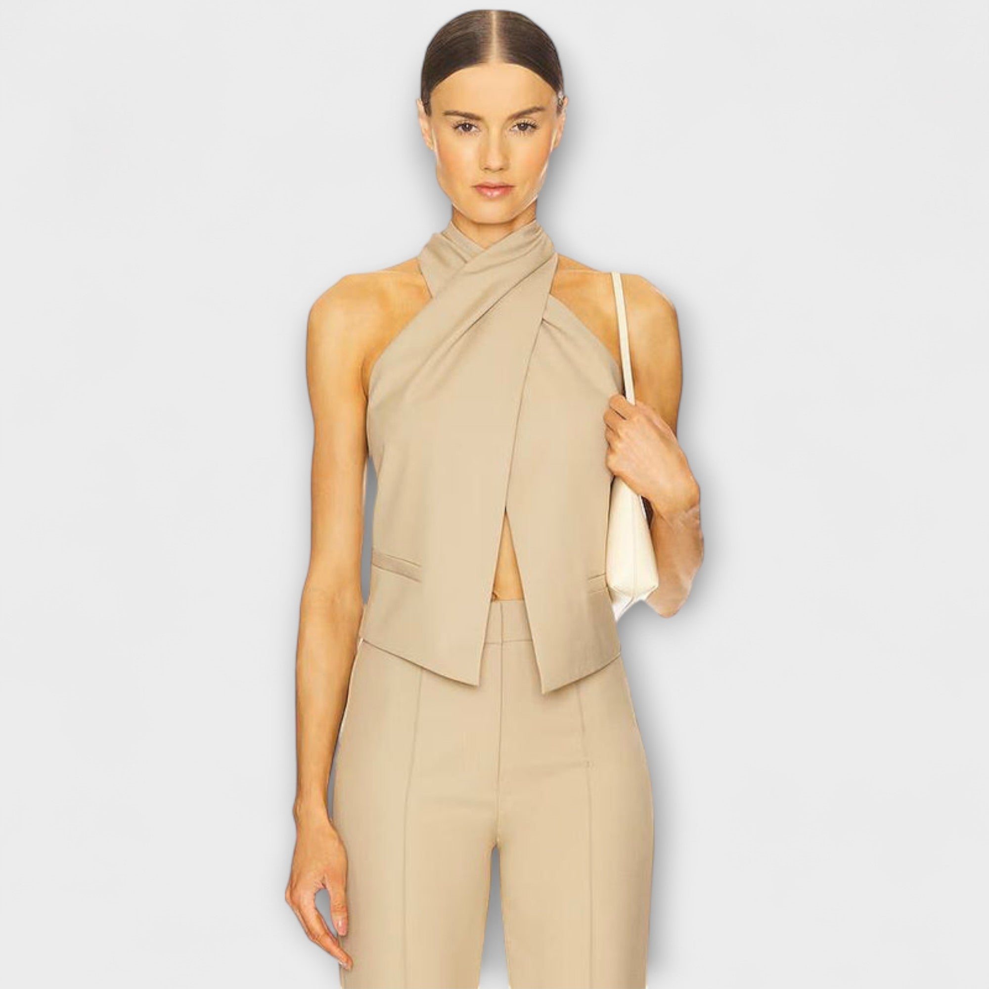 Top tank z dekoltem w serek i ukrytym zamkiem z tyłu